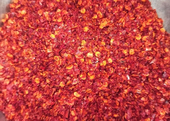 日干しにした押しつぶされた熱い唐辛子の薄片を油をさした赤い殺菌したPIZA及びKomichiにチリ ペッパー